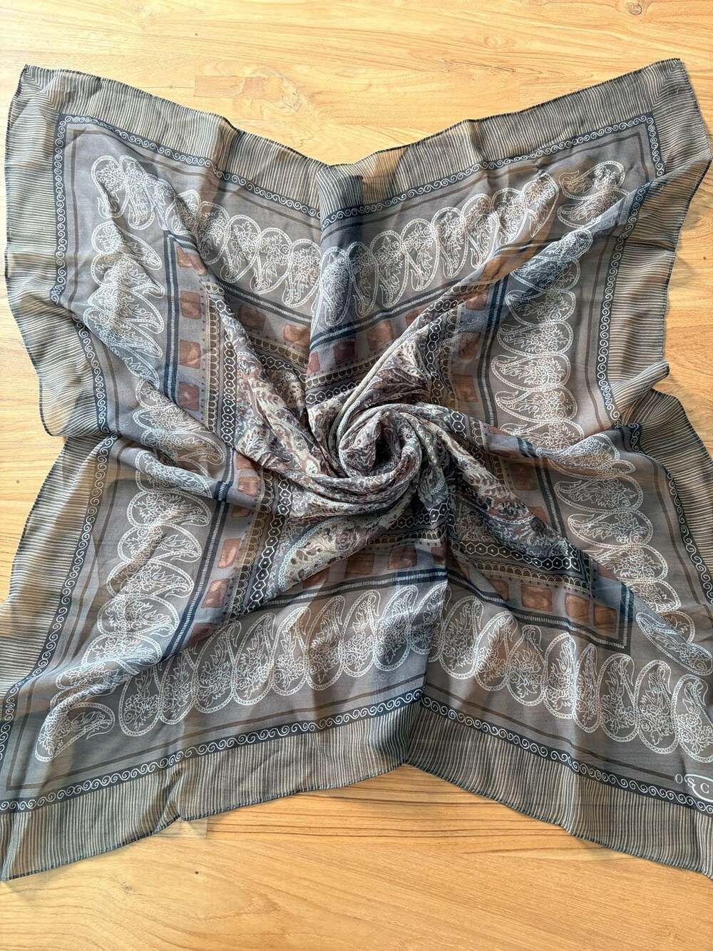 Oscar de la Renta Vintage Silk Paisley Patterned Scarf
